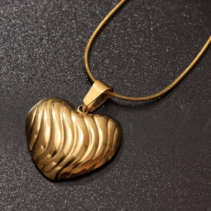Collier Pendentif Cœur en Acier Inoxydable 304 Minimaliste Ondulation d'Eau Plaque Or Chaîne Serpent Bijoux Élégants pour Femmes