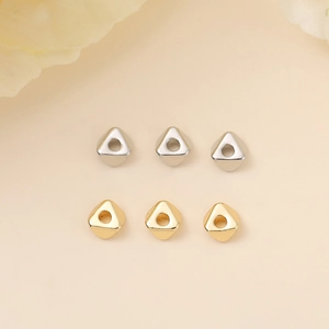 Perles d'Espacement en Métal Triangle Géométrique pour la Fabrication de Bijoux DIY Perles en Alliage Plaquées Or Argent pour Collier