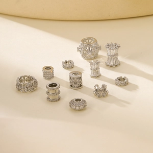 Silberne Metall-Zwischenperlen mit Zirkonia in verschiedenen geometrischen Designs