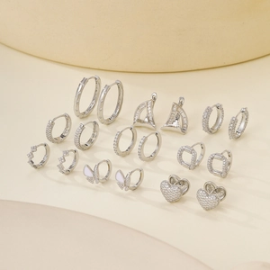 Luxuriöses Set aus silbernen Zirkonia-Ohrringen mit Herz-, Schmetterlings- und Stabdesign