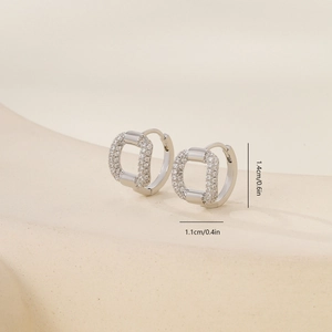 Detailansicht der S925 Silberohrringe mit Zirkonia und 1,4cm Höhenmaßangabe