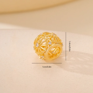Hohlperle aus Gold mit Zirkoniasteinen und Maßangaben von 1,4 cm mal 1,0 cm