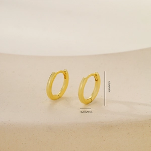 Detailed view of 1.5cm gold hoop earring showing 0.2cm thickness and hinged clasp