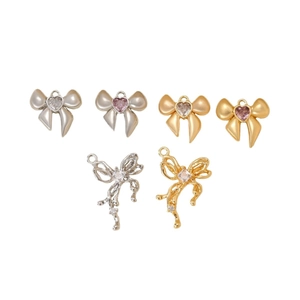 Elegantes colgantes de lazo de metal con circonitas de corazón para joyería artesanal