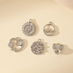 Fünfteiliges Set Silberne Zirkon-Anhänger für DIY-Halsketten und Ohrringe mit Tiermotiven