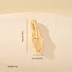 Detailansicht der unregelmäßigen vergoldeten Kupferperlen mit Maßen 1,8cm mal 0,7cm