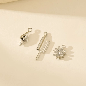 Ciondoli in metallo argento con zircone, forme margherita e ghiacciolo per gioielli DIY