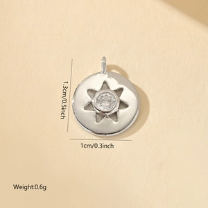 Vue détaillée du pendentif étoile en argent avec zircons, dimensions 1,3 cm sur 1,0 cm