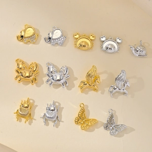 Collection de pendentifs animaux 3D en or et argent incluant éléphant, crabe et papillon