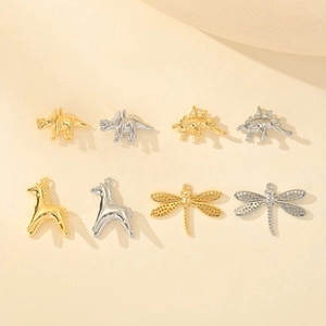 Detailed view of 3D animal charms including giraffe and dinosaurs in gold and silver finish