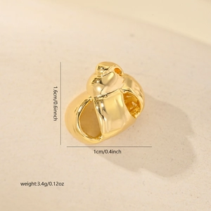 Detailed view of a gold conch pendant showing dimensions 1.6cm x 1cm for DIY jewelry