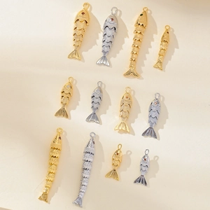 Pendentif en Cuivre Carpe Koi Articulée DIY Fait Main Avec Yeux en Strass Breloques Animaux Marins Électroplaqués pour Création de Bijoux Collier Bracelet
