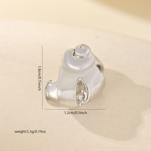 Close-up of silver conch pendant showing dimensions of 1.8cm height and 1.2cm width