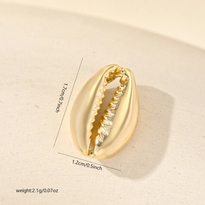 Macro view of gold shell pendant with 1.7cm length measurement details for DIY jewelry
