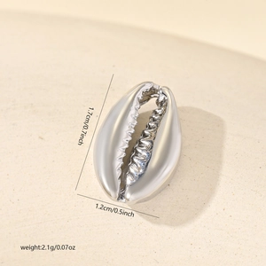 Macro view of a silver shell charm with size 1.7x1.2cm and weight 2.1g for DIY jewelry