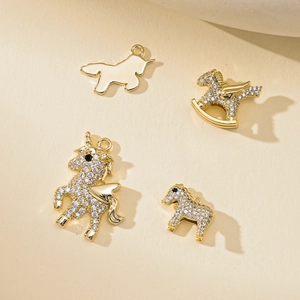 Gouden eenhoorn en pegasus hangers set met witte zirkoonstenen voor DIY sieraden maken