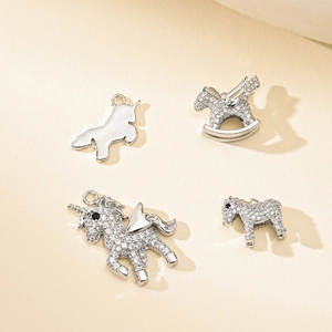 Zilveren koperen eenhoorn en schommelpaard bedeltjes met zirkonia voor DIY sieraden maken