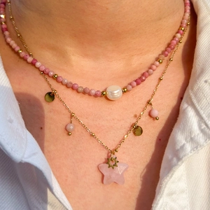 Gold layered necklace set with pink natural stones, star pendant and baroque pearl detail