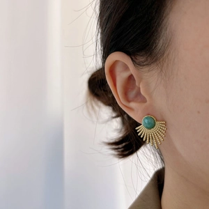Pendientes de sol vintage en dorado con piedra redonda de amazonita verde
