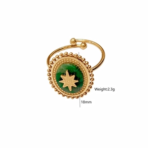Boho gouden sterring met groene natuursteen inleg en een verfijnde kralenrand