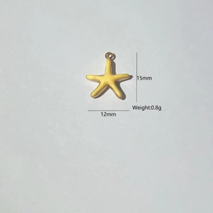 Detail eines gelben Emaille-Seestern-Anhängers mit 15 mm Höhe und 12 mm Breite Maßen