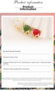 Detailweergave van katvormige hangers van verguld koper voor het maken van DIY-sieraden