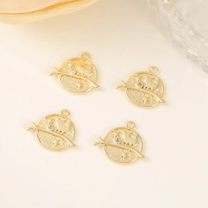Lot de quatre breloques chat et étoile dorées avec cristaux pour bijoux DIY