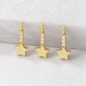 Drei goldene Sternanhänger mit Zirkoniasteinen für DIY Halsketten und Schmuckherstellung