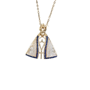 Goldene Nossa Senhora Aparecida Kette mit blauen und klaren Kristallen auf weißem Grund