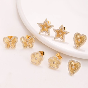 Elegante juego de pendientes geométricos dorados con circonitas en forma de mariposa y estrella