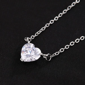 Collar Con Colgante de Corazón de Cobre para Mujer Color Plateado Galvanizado Brillo Circonia Corazón Cadena de Clavícula Joyería Regalo