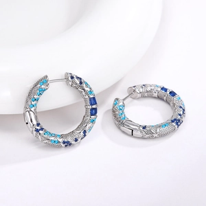Orecchini a cerchio in argento con zirconi blu incastonati a mano e stile vintage