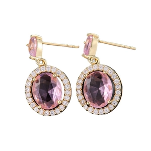 Elegante vergoldete Ohrhänger mit ovalem rosa Zirkon und schimmernden weißen Akzenten