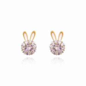 Détail des boucles d'oreilles lapin pivotantes avec oreilles roses et pavé de zircon