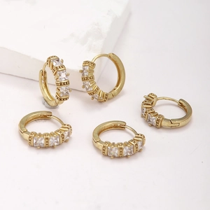 Set of five gold-plated hoop earrings with square zircon stones and dotted metal texture