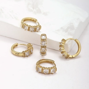 Brass gold-plated huggie hoop earrings with cubic zirconia stones and beaded edge