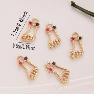 Pendentifs pieds en cuivre plaqué or avec zircons pour bijoux DIY, taille 1,1x0,5cm