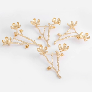 Golden flower and tree branch jewelry brooch accessories with realistic metal texture