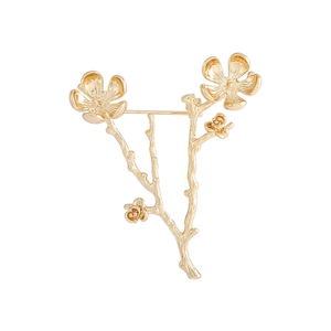 Elegant gold-plated flower branch brooch with realistic textures and floral design