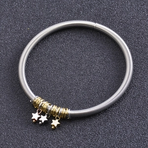Alloy Spring Coil Bracelet With Tri-Color Star Charms Adjustable Guitar String Style Bangle Three Tone Pendant Jewelry