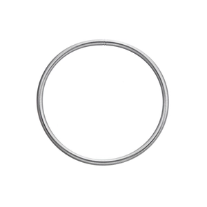 Détail d'un bracelet à ressort argenté de 3mm en acier au carbone avec embout à visser