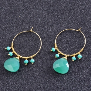 Französische Vintage-Goldohrringe mit böhmischem grünem Tropfen-Edelstein und Perlen