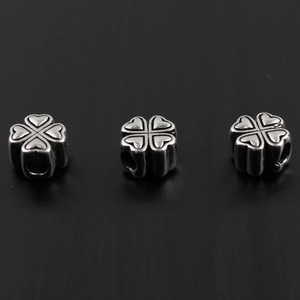 Retro stainless steel four-leaf clover heart charm beads for jewelry making DIY