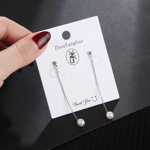 Elegante lange Kette Ohrhänger in Silber mit runden weißen Süßwasserperlen für Damen