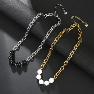 Halsketten aus 18K Gold und Silber Edelstahl mit schwarzen und weißen Perlen