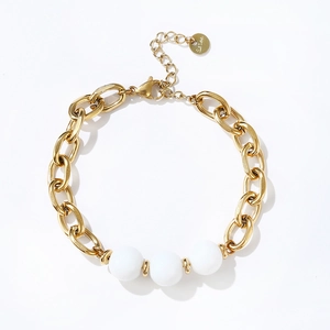 Bracciale a catena in acciaio inossidabile placcato oro 18K con tre grandi perle bianche