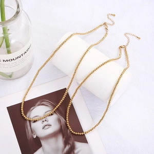 Collana classica con perle da 3mm placcata in oro 18K con chiusura a moschettone ed estensione