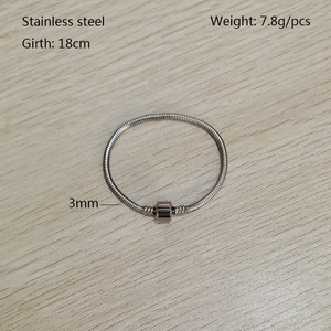 Dettaglio del bracciale a catena serpente in acciaio inossidabile da 3mm con chiusura