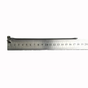 Vista dall'alto di un bracciale a catena a serpente in acciaio inossidabile da 18 cm