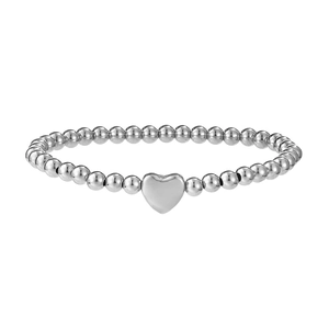 Dettaglio del bracciale con perline argentate e ciondolo a cuore in acciaio lucido
